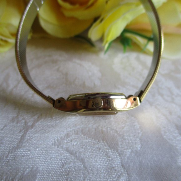 PULSAR QUARTZ GOLD WATCH – VINTAGE - Picture 6 of 15